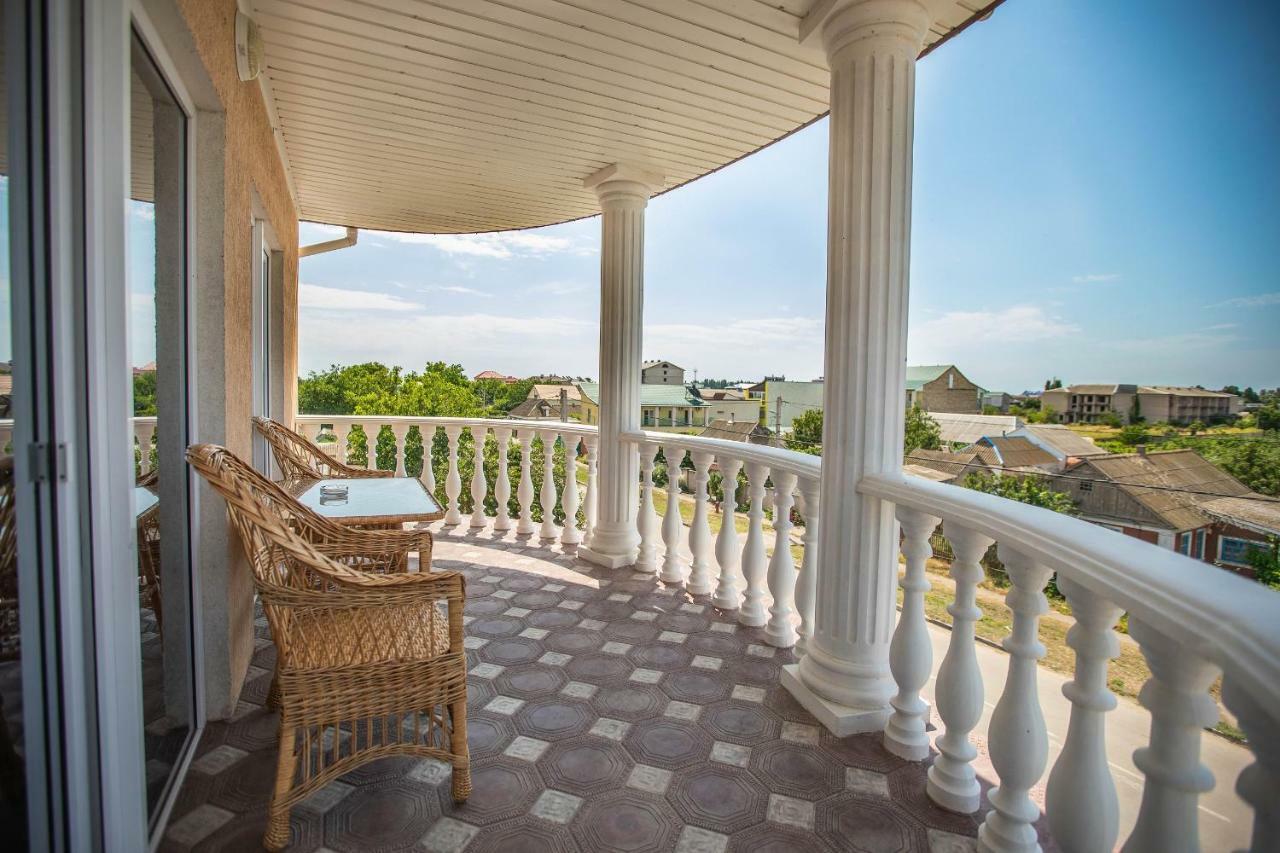 Amalia Hotel Zaliznij Port Kültér fotó