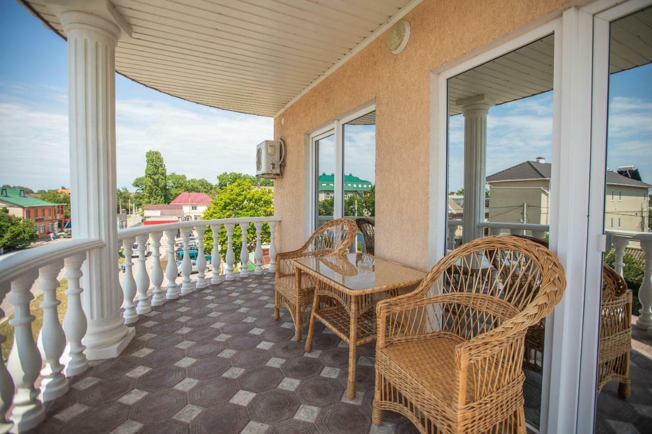 Amalia Hotel Zaliznij Port Kültér fotó