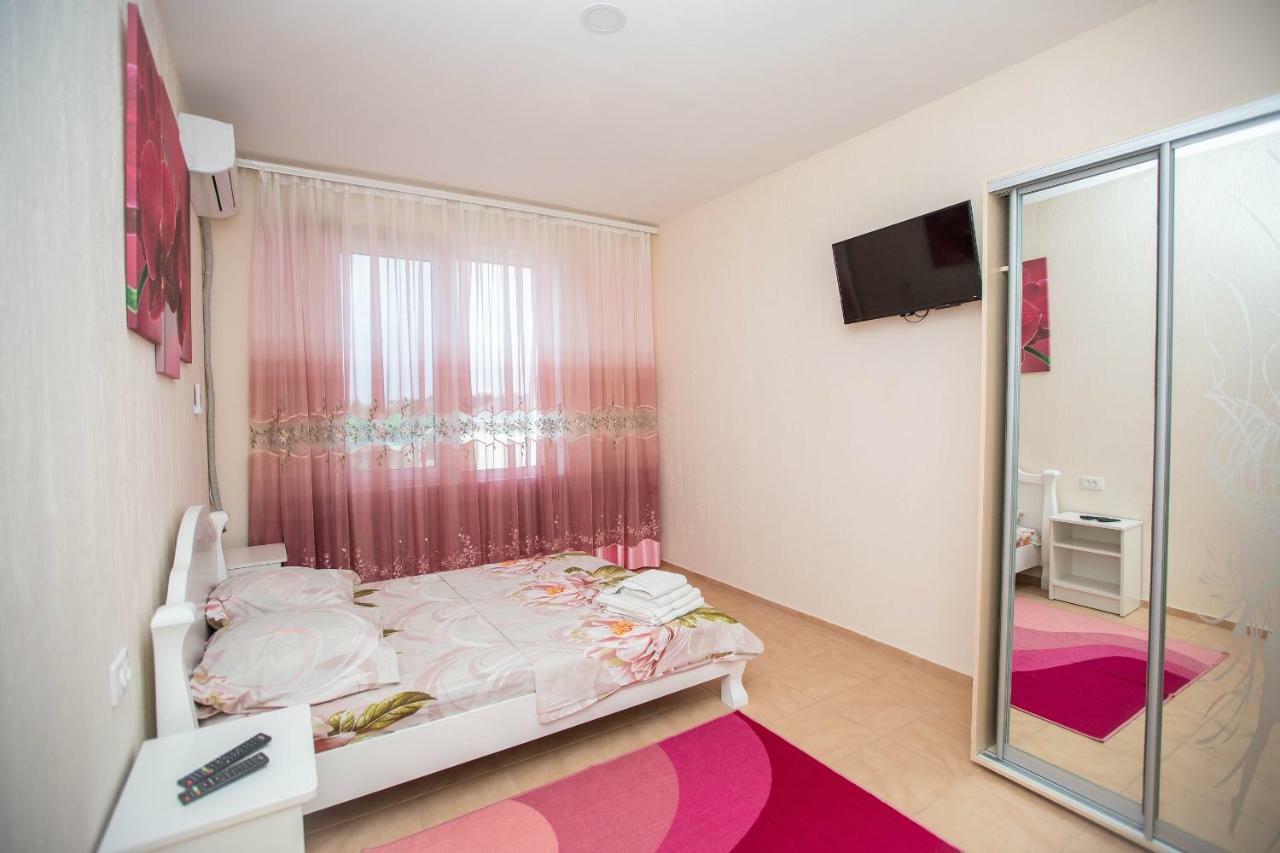 Amalia Hotel Zaliznij Port Kültér fotó