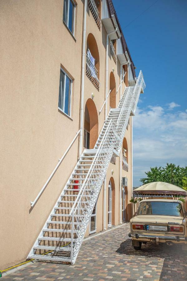 Amalia Hotel Zaliznij Port Kültér fotó