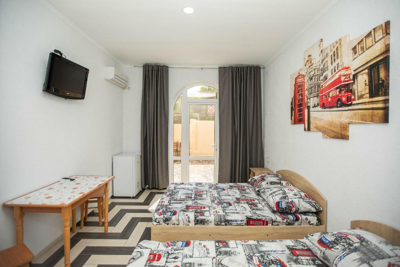 Amalia Hotel Zaliznij Port Kültér fotó